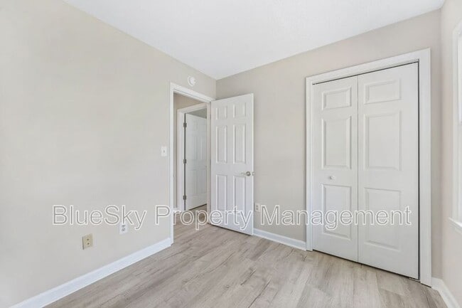 Building Photo - 439 Wynridge Dr