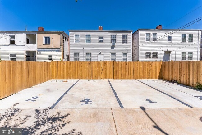 Building Photo - 1223 Simms Pl NE