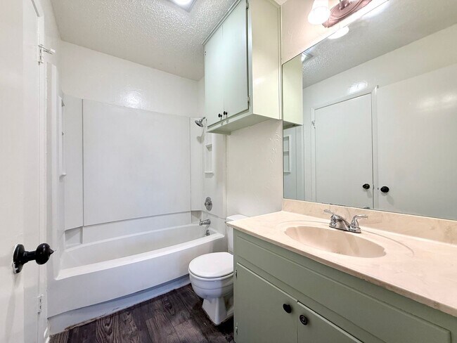 Building Photo - Minnie