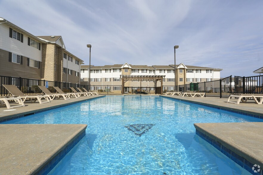 Crimson Villas 1904 S Rouse St Pittsburg KS 66762 Apartment Finder