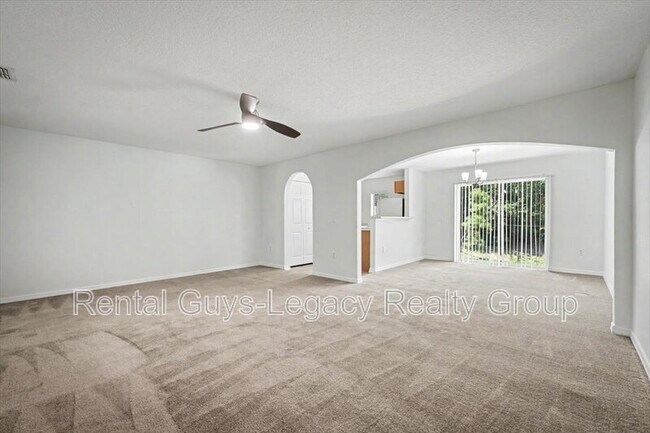 Building Photo - 7414 Palm Hills Dr
