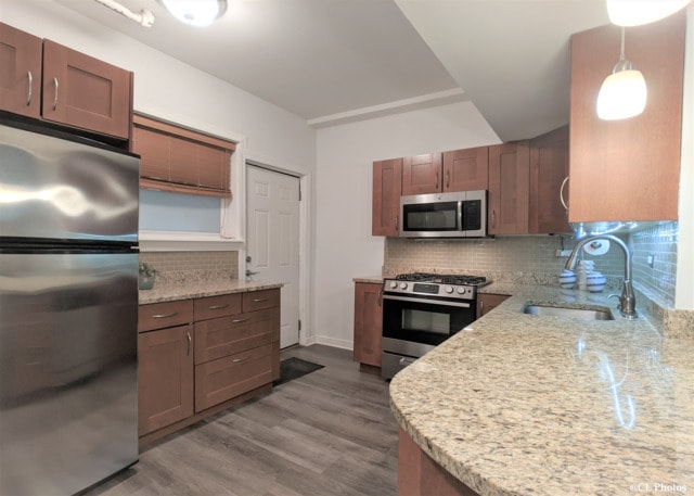 Building Photo - 4312 N Clarendon Ave