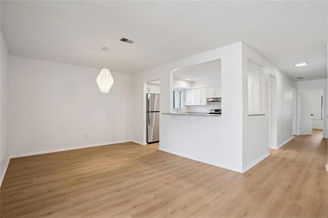 Building Photo - 2035 Powers Ferry Trce SE