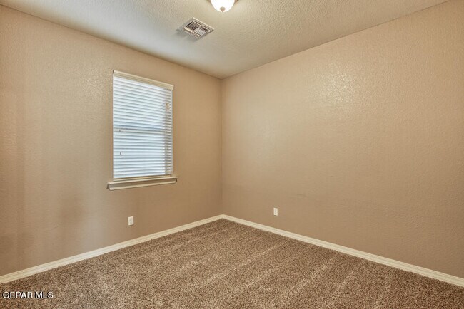 Building Photo - 221 S Stoneside Dr