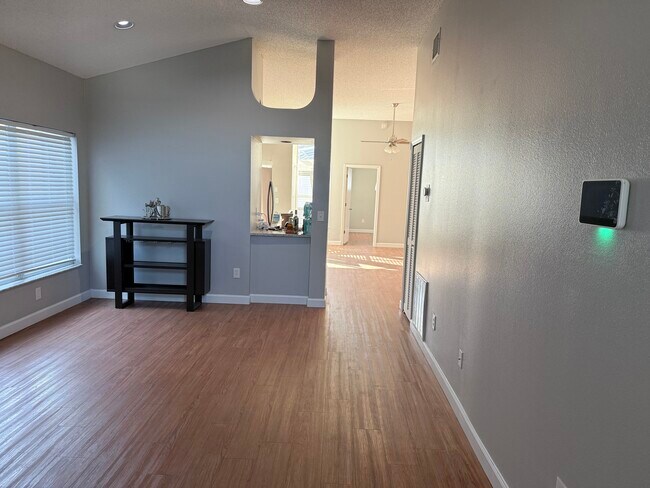 Building Photo - 8820 Tottenham Way