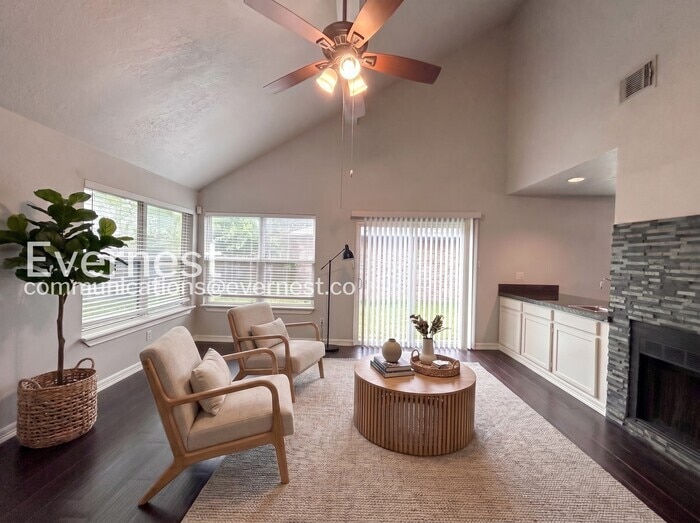 Building Photo - 7842 Royan Dr