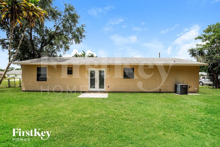 Building Photo - 1252 SW Goodman Ave