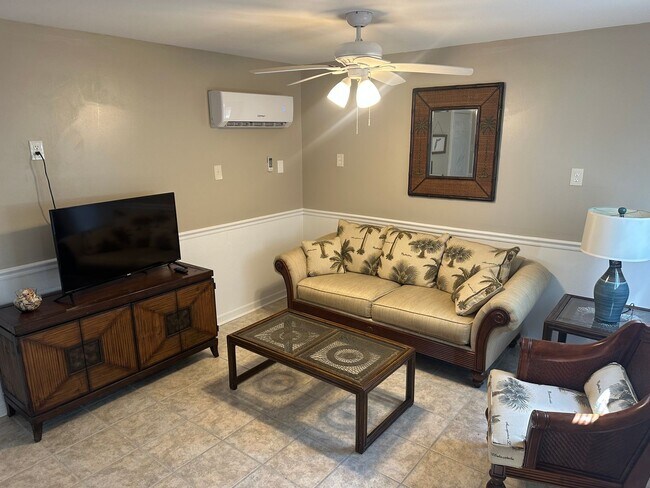 Building Photo - FT Myers Beach Amazing pool home