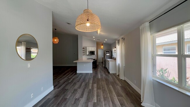 Building Photo - 5465 Grande Palm Cir