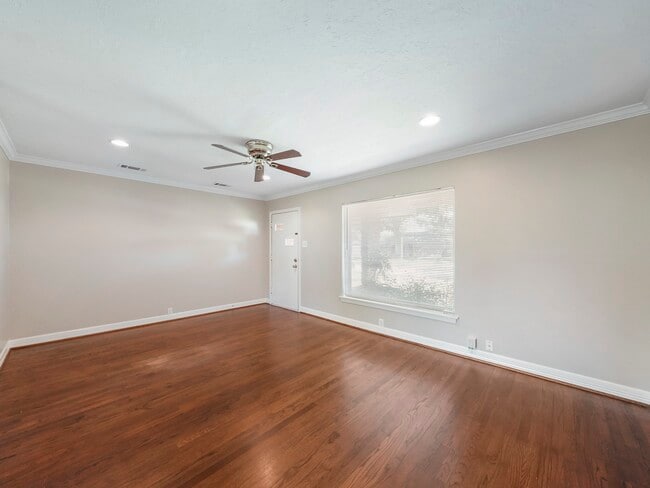 Building Photo - 1115 W 31st St