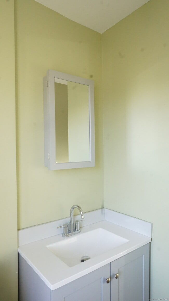 Building Photo - 1621 Stratford Ave