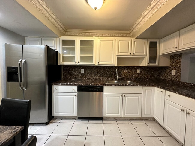 Building Photo - 6630 Racquet Club Dr