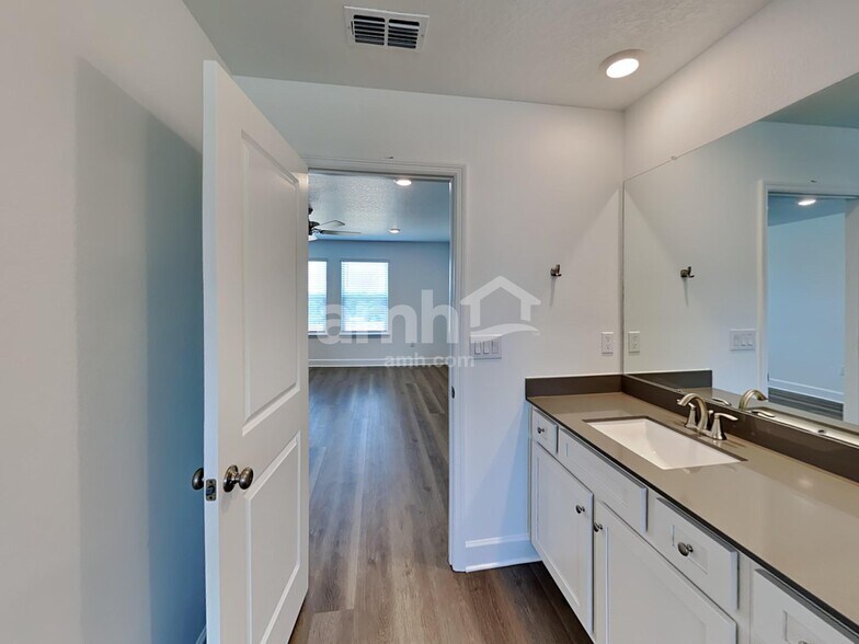 Building Photo - 37756 Dusty Saddle Ln