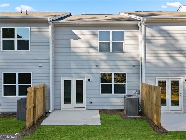 Building Photo - 541 Magnolia Cir