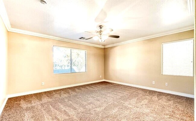 Building Photo - 5565 Golden Palms Ct