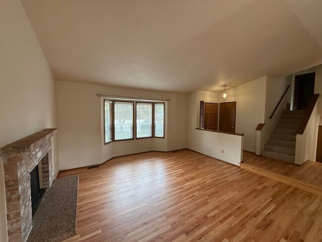 Building Photo - Beautiful 4 bed 2.5 bath Edmonds, WA. $3850/mo.