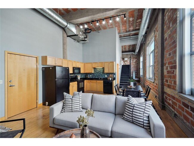 Building Photo - 521 S 7th St