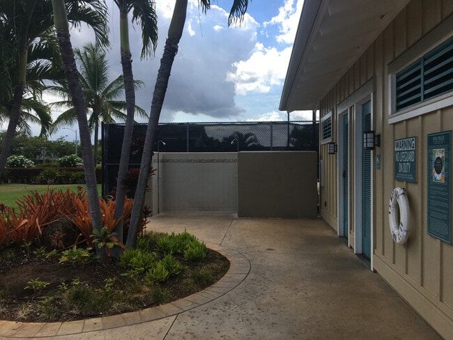 Building Photo - Pet-Friendly Elegant 4-Bedroom Home with L...