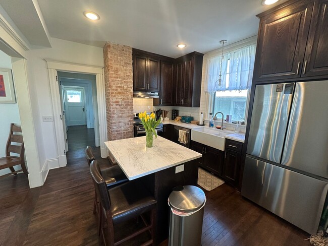 Building Photo - Spacious 3-Bedroom with Luxury Upgrades!!