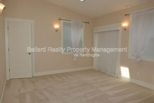 Building Photo - 3032 NW 59th St