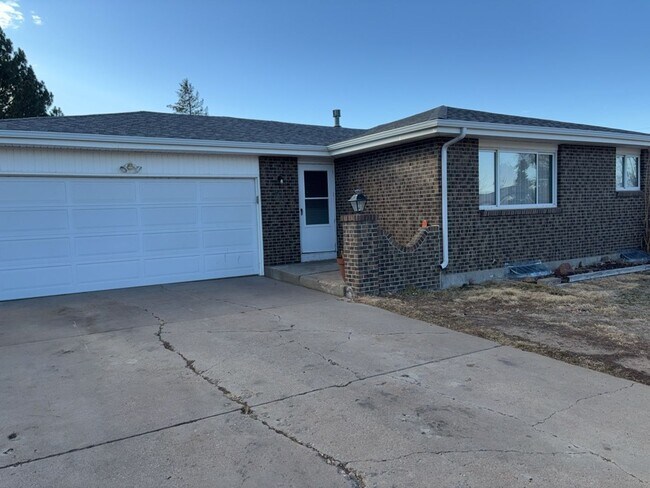 Building Photo - 3 Bedroom 2 Bathroom with 2 Car Garage