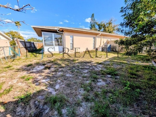 Building Photo - Beautifully updated 3/2/2 1500 Sq. Ft. with fenced yard, tile floors, HUGE living room and a corn...