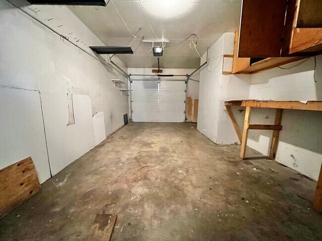 Building Photo - Newly Renovated 2 Bed 1 Bath Duplex in Nor...
