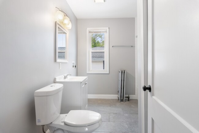 Building Photo - 106 Silver St