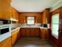 Building Photo - Charming full brick home!