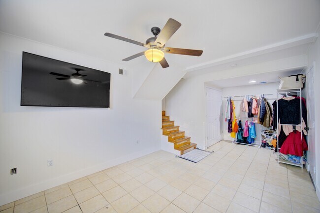 Building Photo - 1024 Juniper Ave