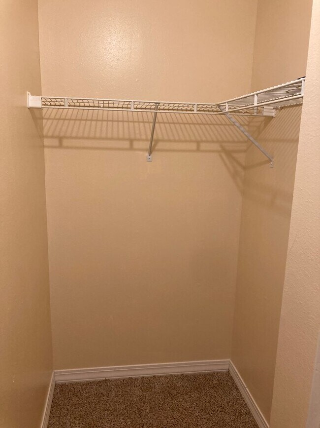 Building Photo - 695 Lloyd St