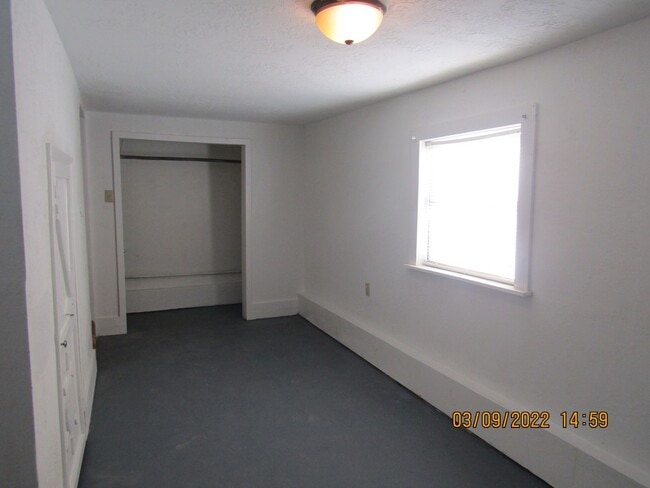 Building Photo - centrally located, pets negotiable with ow...