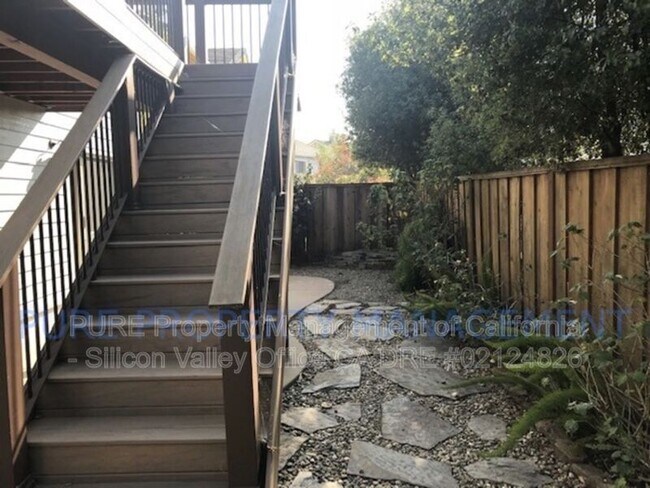 Building Photo - 587 Skypark Dr