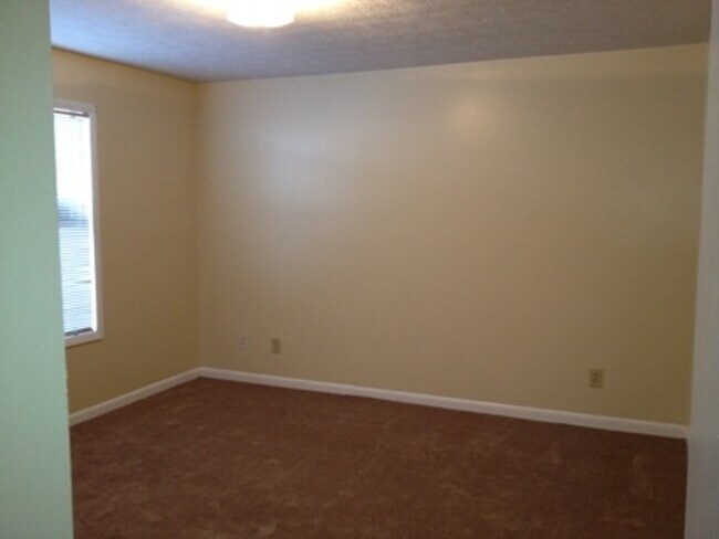 Building Photo - 671 Bartons Landing Pl