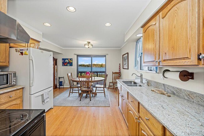 Building Photo - 9510 Beechcrest St