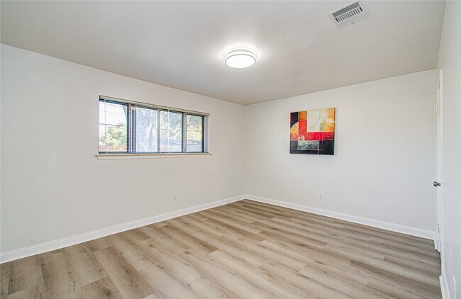 Building Photo - 5926 Ettrick Dr