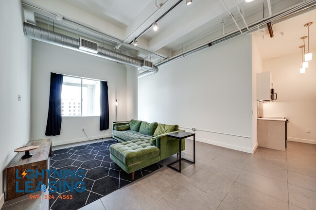 Building Photo - 939 S Broadway-1008