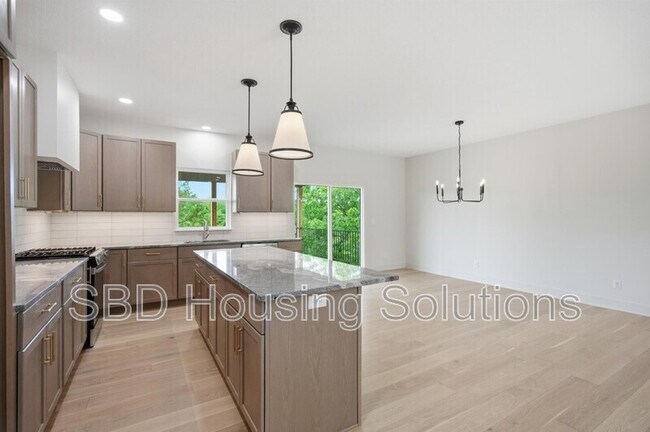 Building Photo - 1416 NE Ernest Way