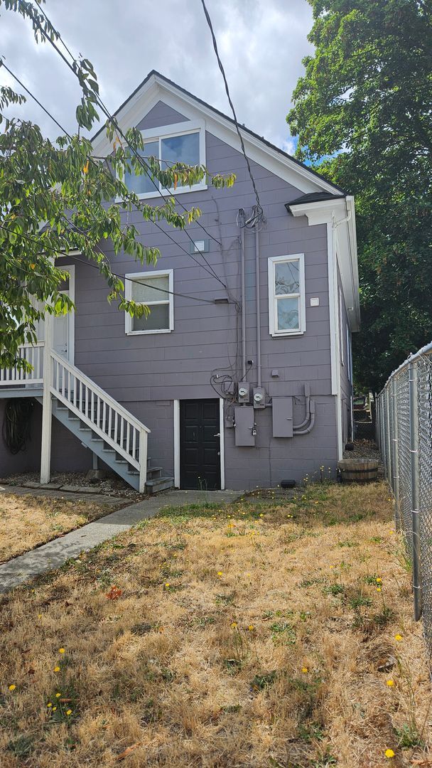 Building Photo - Super cute Duplex in Heart of Tacoma (Lower Unit)