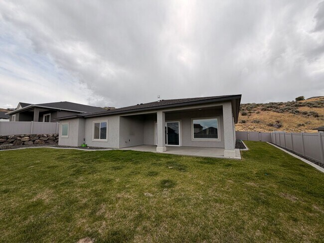 Building Photo - Gorgeous 4 bed, 2.5 ba in Richland's Westcliffe Neighborhood