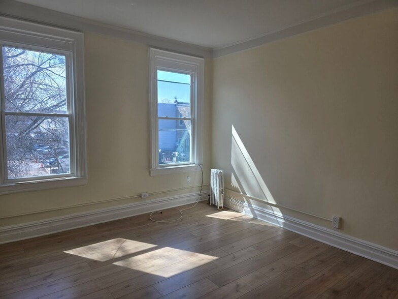 Building Photo - 78-10 32nd Ave