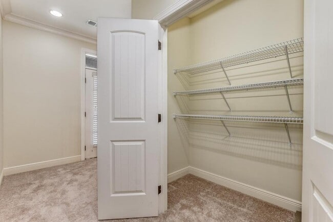 Building Photo - 2800 Belle Chase Ln