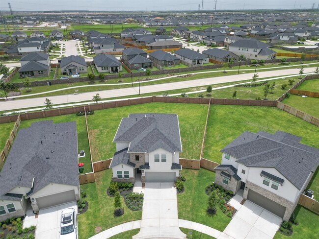 Building Photo - 21627 Royal Jett Dr