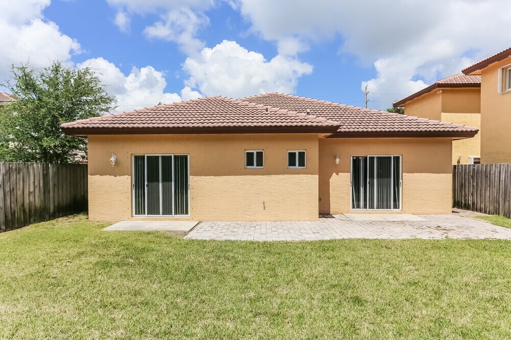 Building Photo - 1241 NE 41st Pl