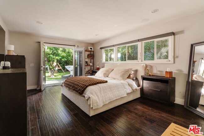 Building Photo - 5940 Matilija Ave