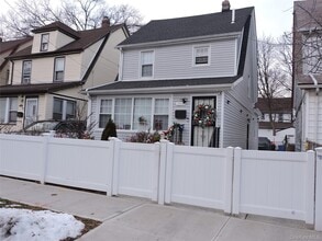 Building Photo - 194-09 112th Rd