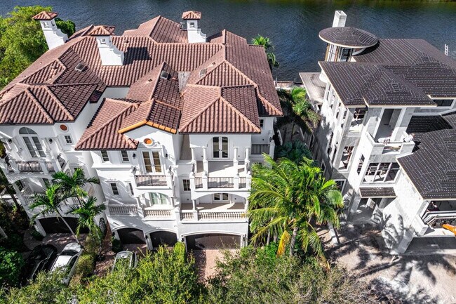 Building Photo - 549 NE 19th Ave