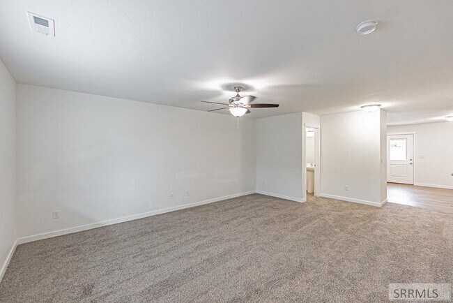 Building Photo - 564 Trails End