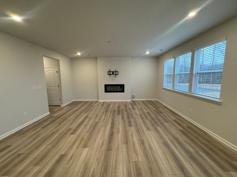 Building Photo - 4817 Raspberry Knoll Dr