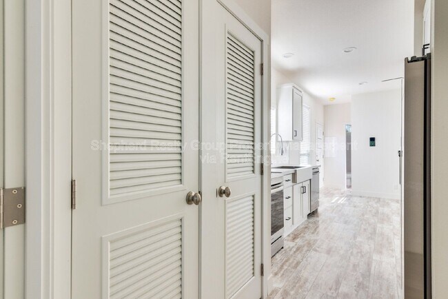 Building Photo - 15914 Dauchy Ave